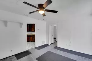 820 NE 31st St, Grand Prairie, TX 75050 - Photo 10