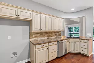 8921 N Longwood Dr, Granbury, TX 76049 - Photo 12