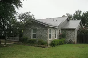 1302 W Wheeler St, Breckenridge, TX 76424 - Photo 2