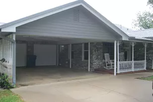 1302 W Wheeler St, Breckenridge, TX 76424 - Photo 4