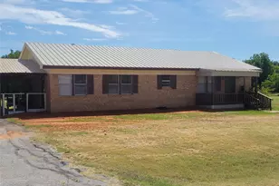 215 Cedar Ct, Graham, TX 76450 - Photo 2