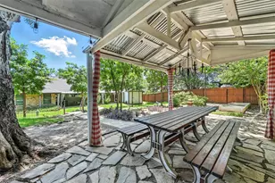 3629 Green Hollow Dr, Grand Prairie, TX 75052 - Photo 4