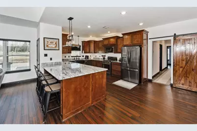 217 Polk, Bowie, TX 76230 - Photo 4