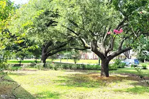 204 Overhill Dr, Waxahachie, TX 75165 - Photo 2