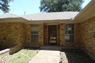 3304 Wayland Dr, Fort Worth, TX 76133 - Photo 2