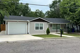 104 W South St, Whitesboro, TX 76273 - Photo 2