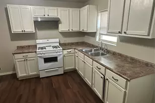 701 Hulme St, Bowie, TX 76230 - Photo 4