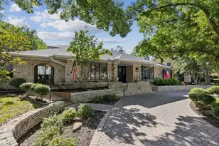 1605 Canyon Oaks Dr, Irving, TX 75061 - Photo 2