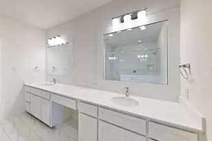 324 Templeton Dr, Fort Worth, TX 76107 - Photo 12