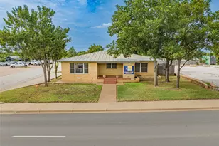 514 W Walker St, Breckenridge, TX 76424 - Photo 36