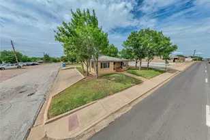 514 W Walker St, Breckenridge, TX 76424 - Photo 38