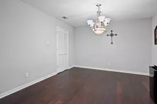 729 Surrey Cir, Grand Prairie, TX 75050 - Photo 8