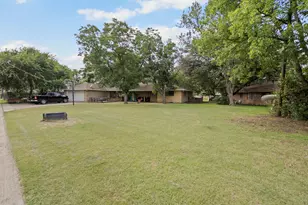 729 Surrey Cir, Grand Prairie, TX 75050 - Photo 14