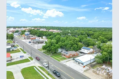 413 E Wise Street, Bowie, TX 76230 - Photo 2