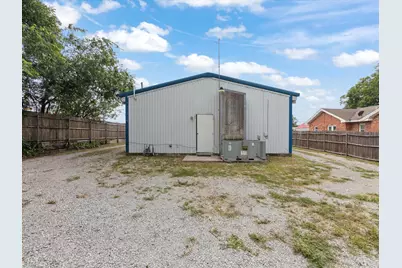 413 E Wise Street, Bowie, TX 76230 - Photo 10