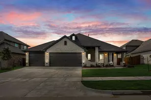 216 Rosewood Dr, Glenn Heights, TX 75154 - Photo 2