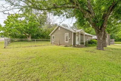 400 S Pecan Street, Hamilton, TX 76531 - Photo 2