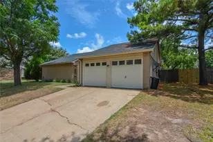 4201 Amherst Ln, Grand Prairie, TX 75052 - Photo 2