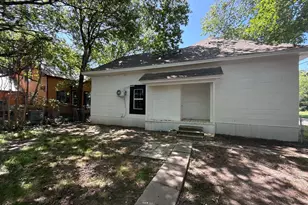 320 W 6th St, Bonham, TX 75418 - Photo 32