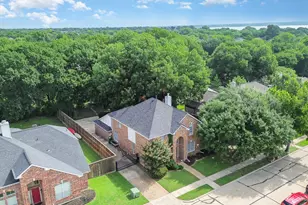 8713 Lakeside Dr, Rowlett, TX 75088 - Photo 2