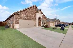 11221 Summer Rain Blvd, Aubrey, TX 76227 - Photo 2