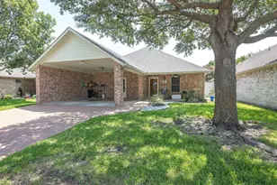 102 Royal Crest Ct, Red Oak, TX 75154 - Photo 1