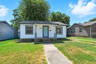 3917 Lisbon St, Fort Worth, TX 76107 - Photo 2