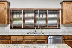 3328 W 4th St, Fort Worth, TX 76107 - Photo 12