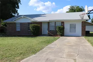 1223 Meadowbrook St, Ranger, TX 76470 - Photo 2