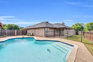 1006 Darren Dr, Burleson, TX 76028 - Photo 32