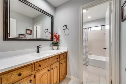 1113 Derbyshire Lane, Carrollton, TX 75007 - Photo 32