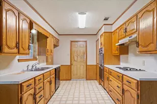 504 N Emerson St, Mart, TX 76664 - Photo 14