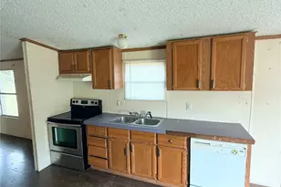 198 E 4th St, Crawford, TX 76638 - Photo 6