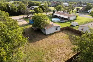 198 E 4th St, Crawford, TX 76638 - Photo 4