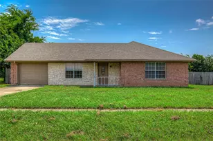 2007 Solomon Dr, Commerce, TX 75428 - Photo 2