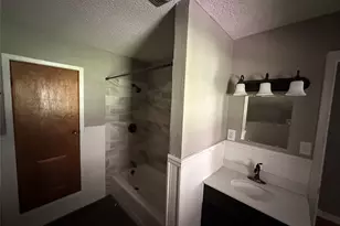 304 S Buffalo St, Chico, TX 76431 - Photo 10