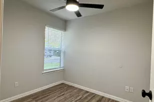 423 E 5th St, Bonham, TX 75418 - Photo 18