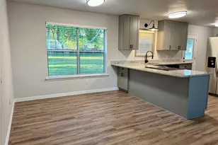 423 E 5th St, Bonham, TX 75418 - Photo 8