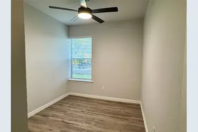 423 E 5th Street, Bonham, TX 75418 - Photo 16