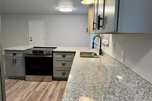 423 E 5th St, Bonham, TX 75418 - Photo 12