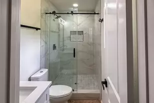 809 Longbeach Dr, Garland, TX 75043 - Photo 10