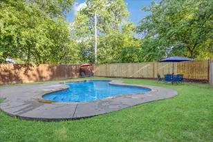 408 W Day St, Denison, TX 75020 - Photo 24