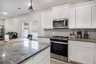 408 W Day St, Denison, TX 75020 - Photo 10