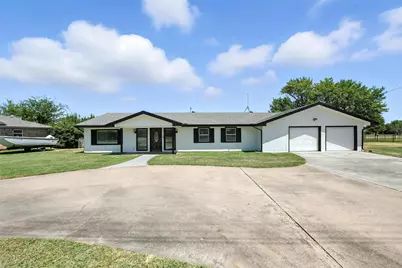 236 Half Moon Way, Runaway Bay, TX 76426 - Photo 2