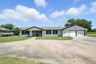 236 Half Moon Way, Runaway Bay, TX 76426 - Photo 2