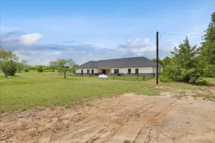 403 Polk Rd, Bowie, TX 76230 - Photo 26