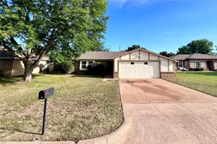 1612 Prince Ct, Benbrook, TX 76126 - Photo 2