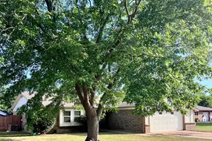 1612 Prince Ct, Benbrook, TX 76126 - Photo 4