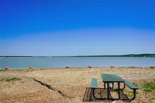 100 Harbor Dr, Runaway Bay, TX 76426 - Photo 6