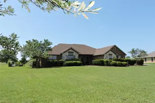 1025 Savannah Ln, Oak Ridge, TX 75142 - Photo 1